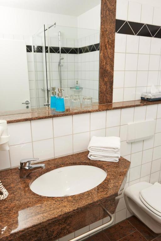 Hotel Mueller Cafe & Wein - Mondholzhotel Veitshöchheim Eksteriør billede